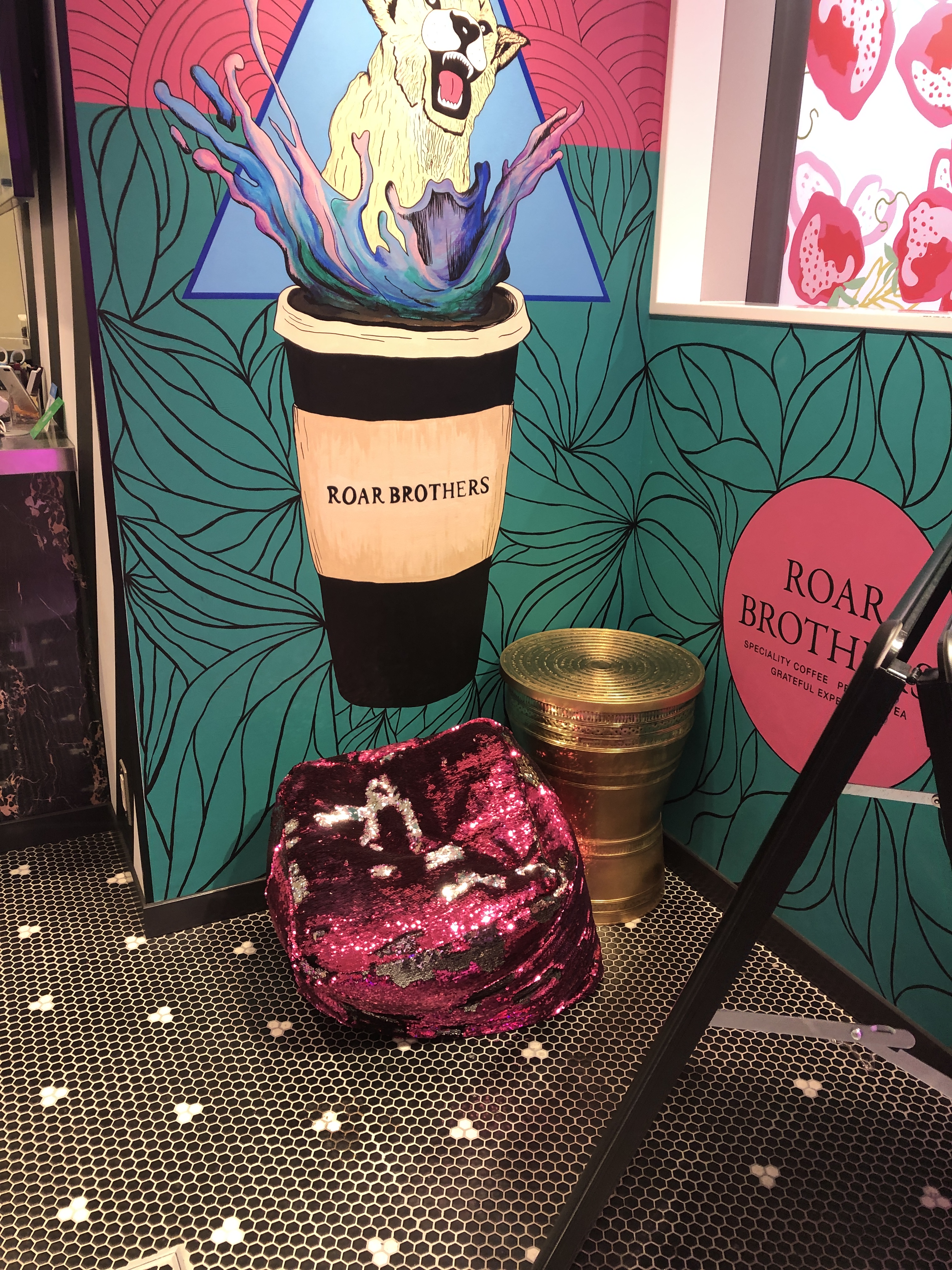 モグモグスタンドフォトジェニックスペースROARBROTHERS