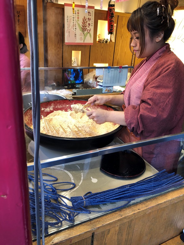 あずま　きびだんごあずま　店員